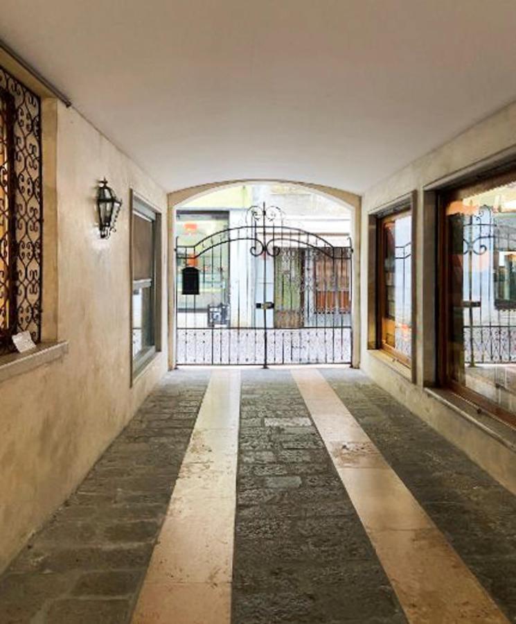 Dolfin Apartment * * * * * Treviso Esterno foto